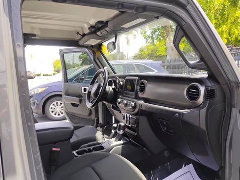 Used 2020 Jeep Wrangler Unlimited Sport S AWD/4WD image 43