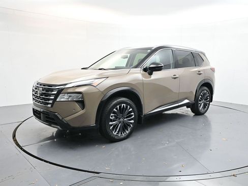 Used 2024 Nissan Rogue Platinum w/ Platinum Premium Package image 3