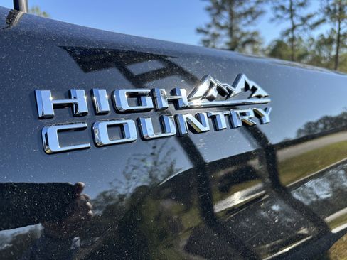 Used 2025 Chevrolet Silverado 2500 High Country w/ Technology Package image 8