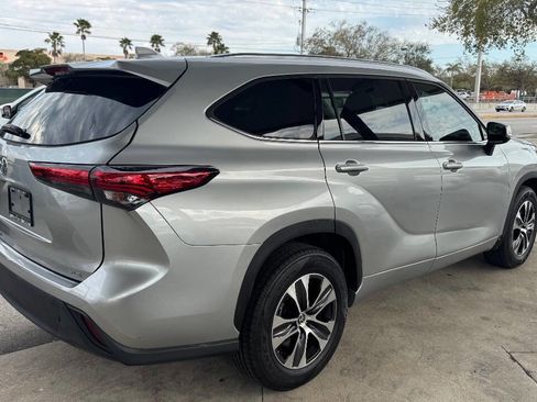 Used 2021 Toyota Highlander XLE FWD image 6