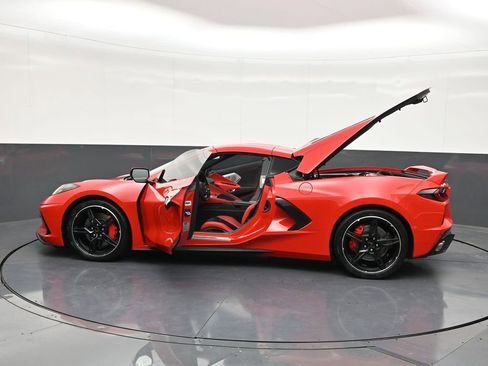 Used 2021 Chevrolet Corvette Stingray Premium Cpe w/ Z51 Performance Package image 32