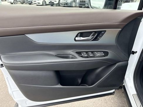 Used 2025 Nissan Murano Platinum AWD/4WD image 12