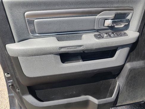 Used 2020 RAM 1500 Classic SLT AWD/4WD image 9