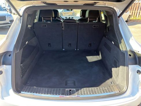 Used 2022 Porsche Cayenne Platinum Edition image 22