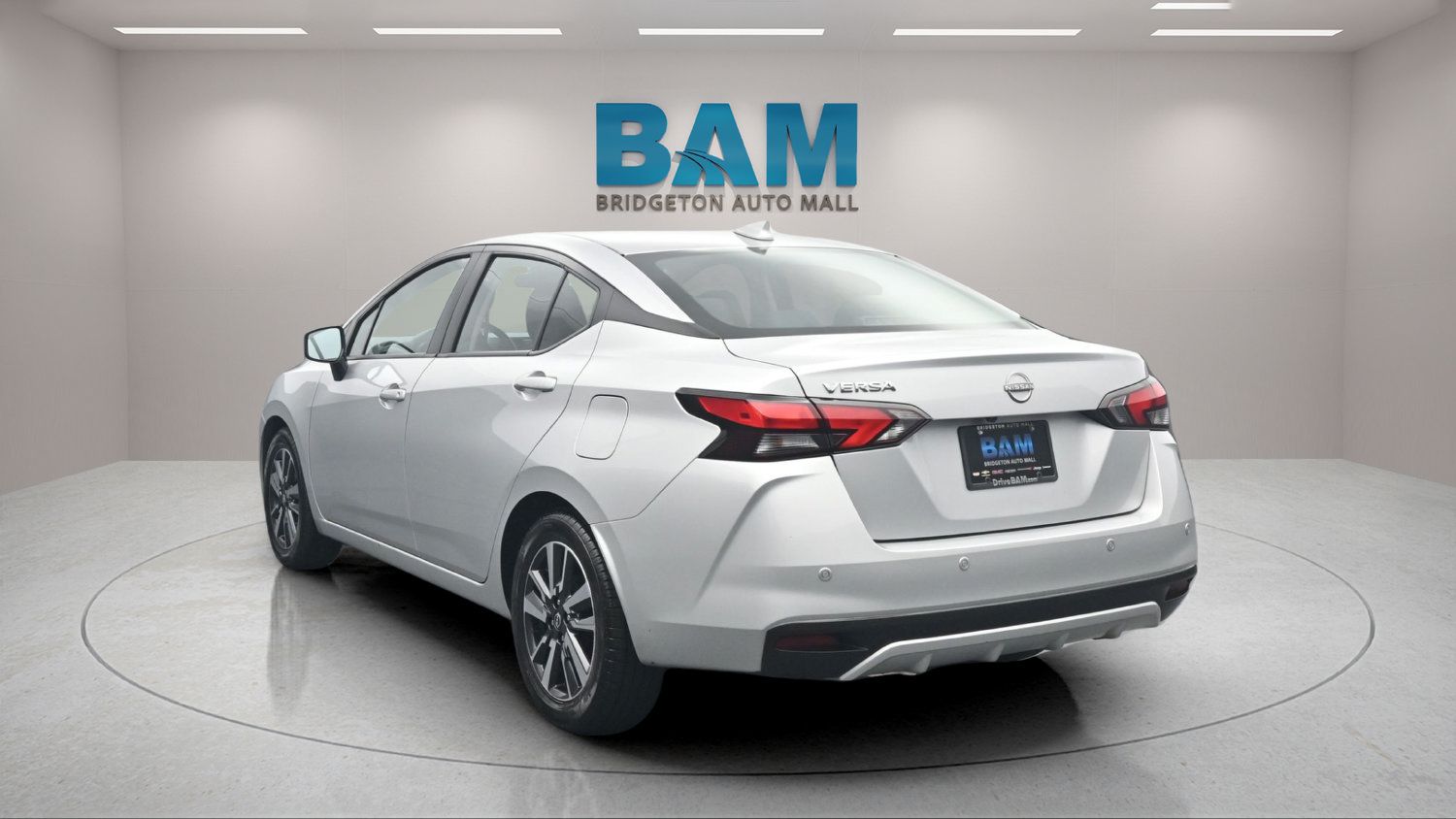 Used 2025 Nissan Versa SV FWD image 4