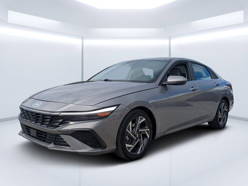 Certified 2025 Hyundai Elantra Limited image 8