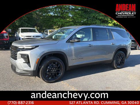 New 2026 Chevrolet Traverse LT image 1