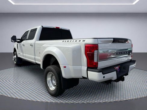 Used 2019 Ford F350 Platinum w/ Platinum Ultimate Package AWD/4WD image 4