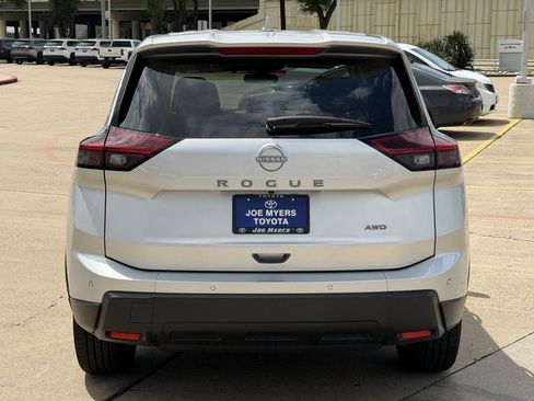 Used 2025 Nissan Rogue SV AWD/4WD image 8
