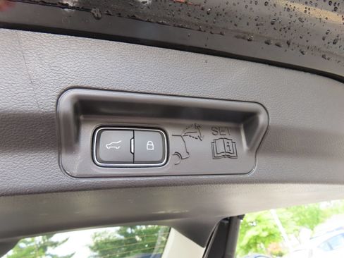 Used 2025 Ford Explorer Active AWD/4WD image 42