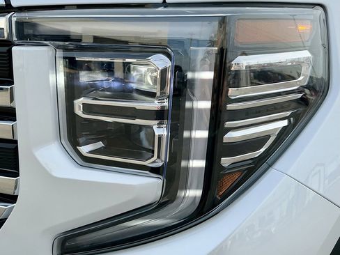 Used 2023 GMC Sierra 1500 SLT image 10