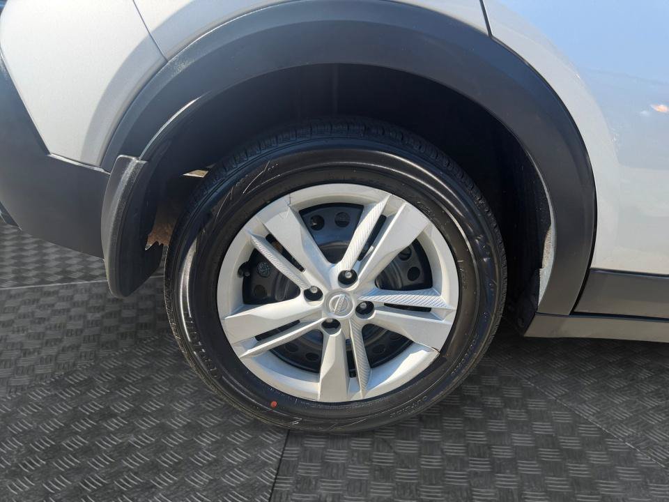 Used 2018 Nissan Kicks S FWD image 27