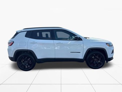 Used 2025 Jeep Compass Latitude w/ Convenience Group AWD/4WD image 7