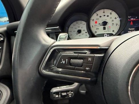 Used 2023 Porsche Macan Turbo image 13