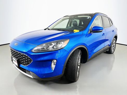 Used 2020 Ford Escape Titanium image 3