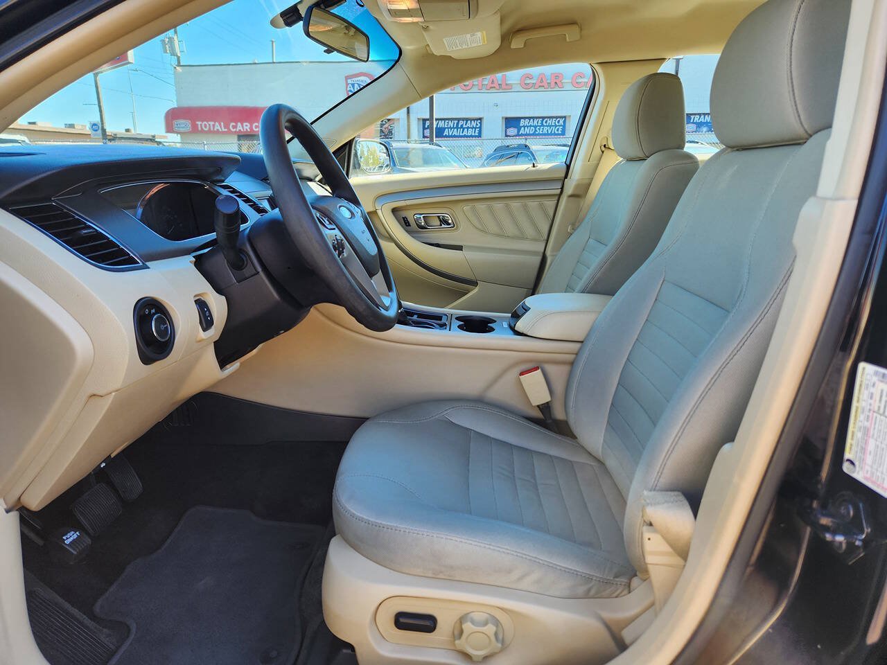 Used 2016 Ford Taurus SE FWD image 13