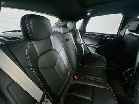 Certified 2024 Porsche Macan S AWD/4WD image 29