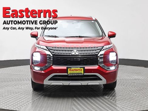 Used 2023 Mitsubishi Outlander SEL AWD/4WD image 2