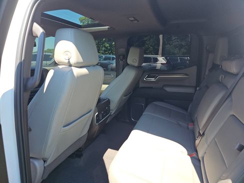 Used 2023 Chevrolet Silverado 1500 LTZ AWD/4WD image 7