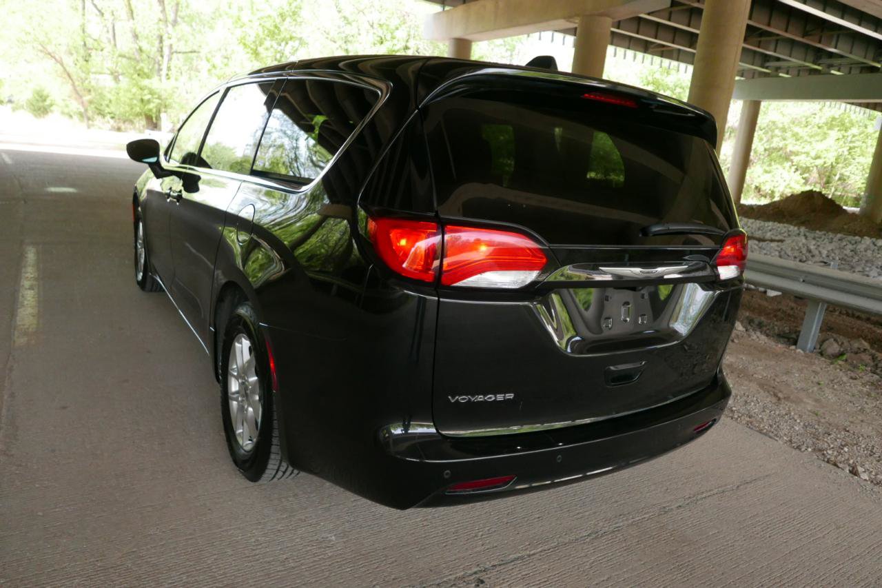 Used 2022 Chrysler Voyager LX FWD image 30