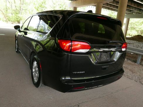 Used 2022 Chrysler Voyager LX image 30