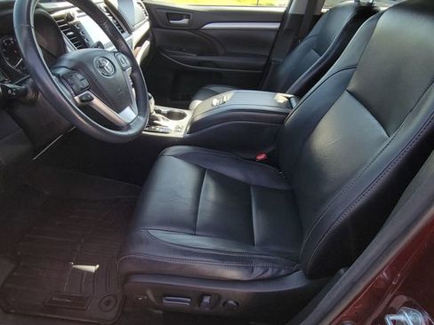 Used 2016 Toyota Highlander XLE AWD/4WD image 9