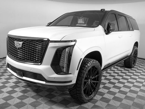 Used 2025 Cadillac Escalade ESV Sport w/ LPO, ONYX Package AWD/4WD image 8