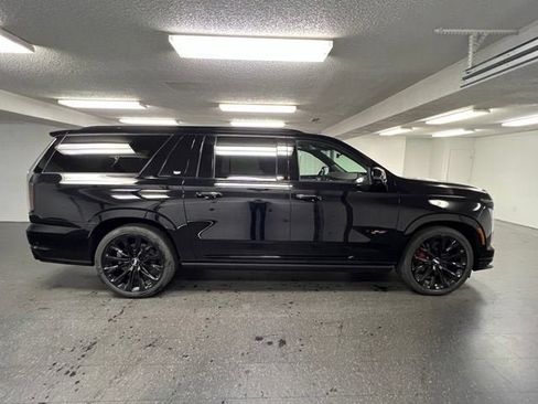 New 2026 Cadillac Escalade ESV V w/ LPO, ONYX Package AWD/4WD image 6