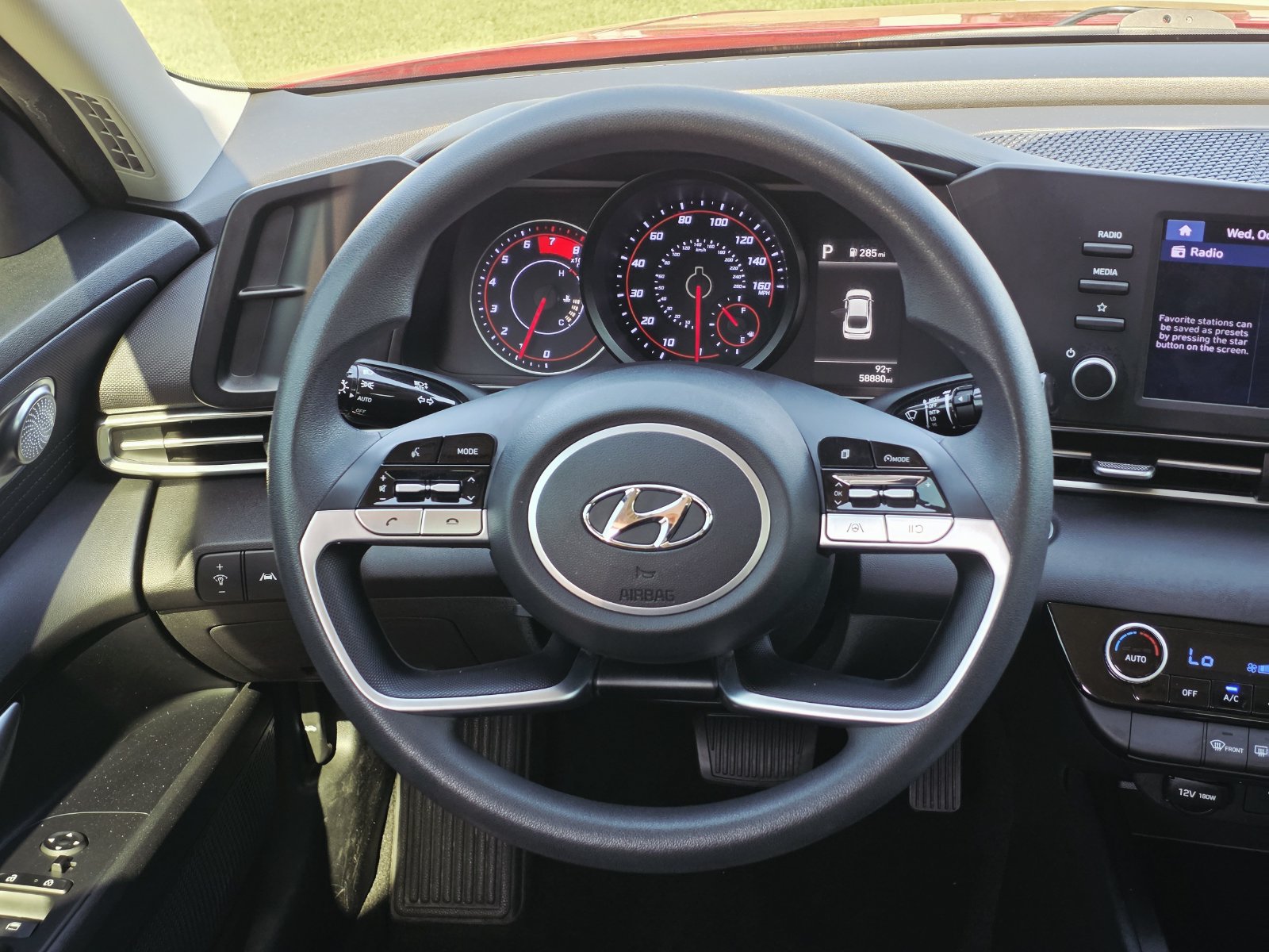 Used 2022 Hyundai Elantra SEL FWD image 25