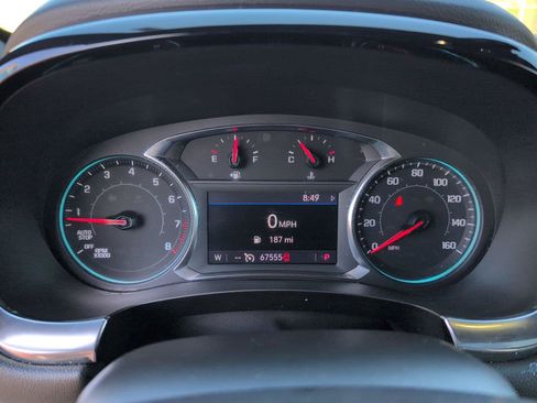 Used 2022 Chevrolet Traverse LT FWD image 23