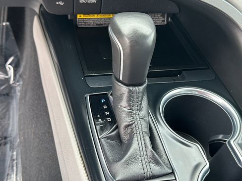 Used 2019 Toyota Camry XLE FWD image 28