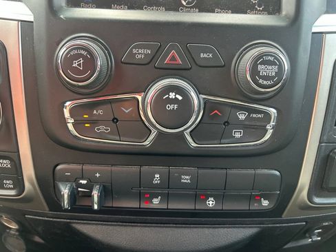 Used 2015 RAM 1500 Classic SLT w/ SLT Plus D←cor Group AWD/4WD image 24
