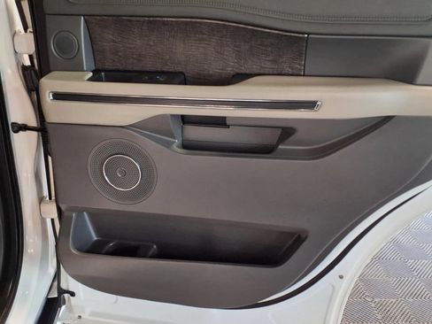 Used 2018 Ford Expedition Limited w/ Equipment Group 302A AWD/4WD image 10