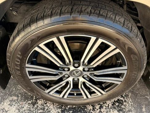 Used 2023 Lexus LX 600 4WD w/ Luxury Package image 31