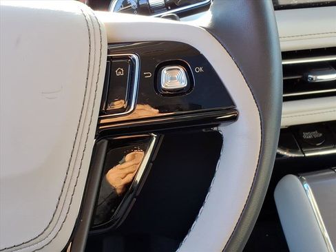 Used 2025 Lincoln Aviator AWD image 21