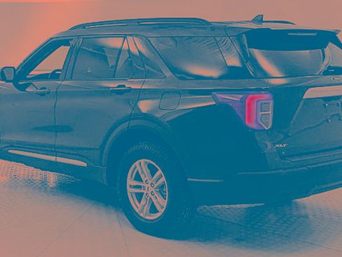 Certified 2023 Ford Explorer XLT image 4