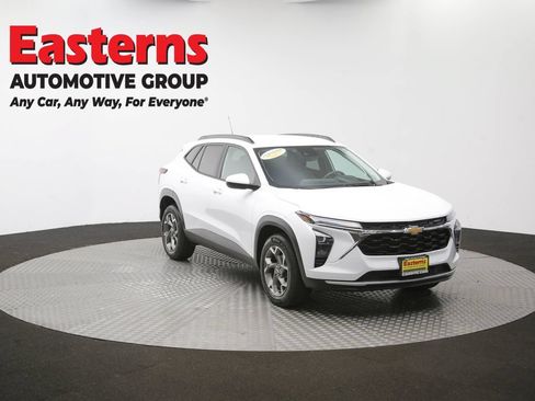 Used 2025 Chevrolet Trax LT FWD image 50