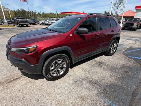 Used 2019 Jeep Cherokee Trailhawk w/ Cold Weather Group AWD/4WD image 3