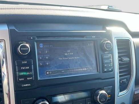 Used 2018 Nissan Titan SL image 14