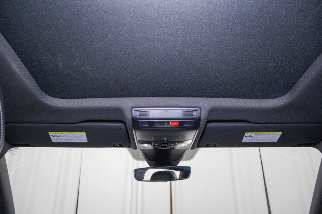 Used 2023 Volkswagen Tiguan SE R-Line AWD/4WD image 18