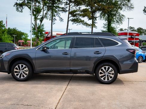 Used 2025 Subaru Outback Premium AWD/4WD image 2