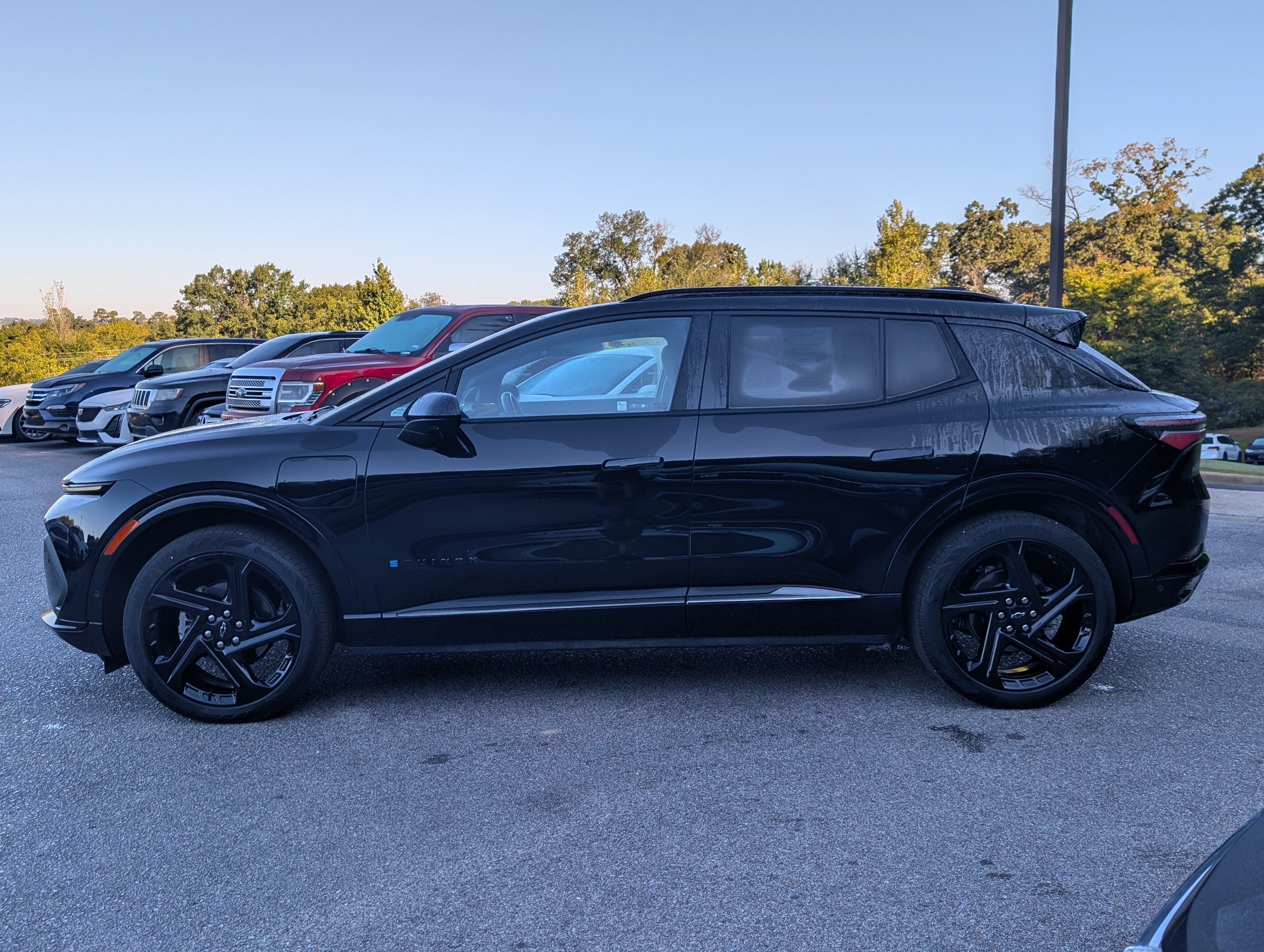 Used 2024 Chevrolet Equinox EV RS FWD image 6