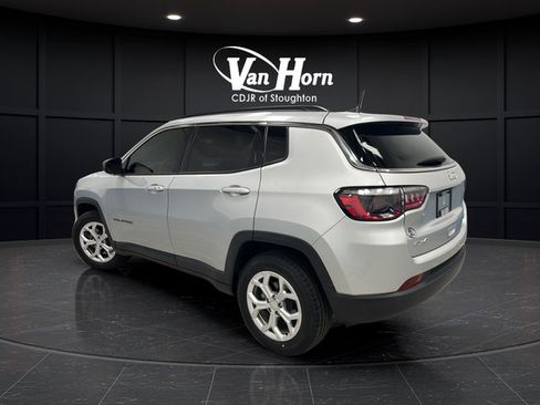 Used 2024 Jeep Compass Latitude AWD/4WD image 5