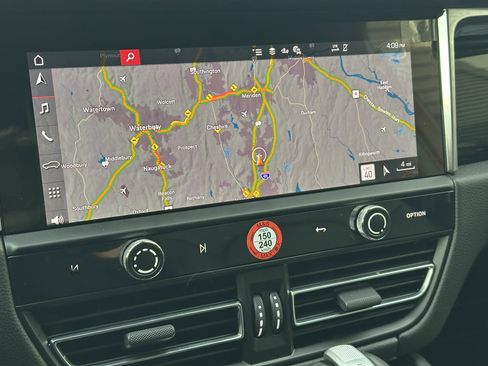 Certified 2025 Porsche Macan AWD/4WD image 25