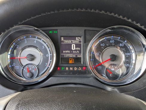 Used 2014 Chrysler Town & Country Touring-L w/ Driver Convenience Group image 14