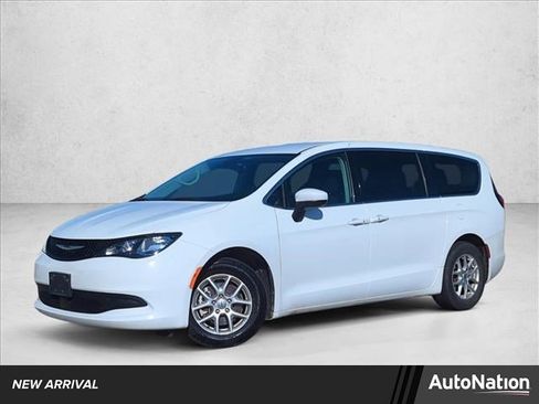 Used 2023 Chrysler Voyager LX image 1