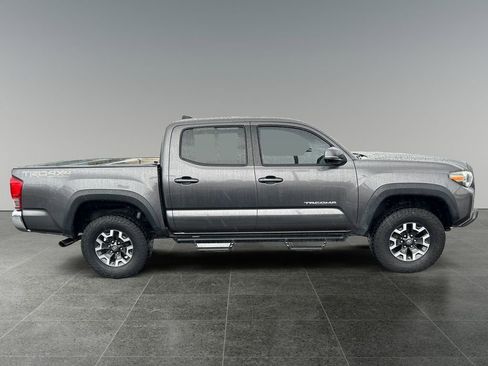 Used 2017 Toyota Tacoma TRD Off-Road w/ Tow Package (A/T) image 8