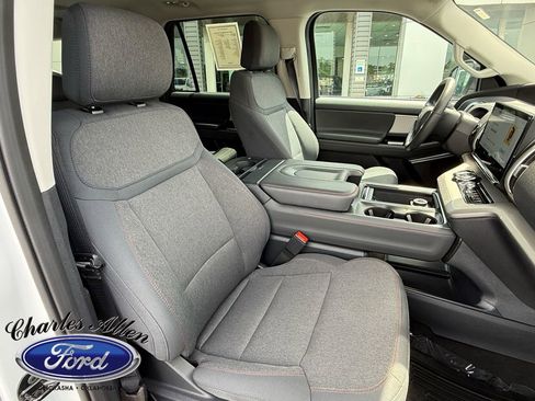 Used 2025 Ford Expedition Max Active AWD/4WD image 13
