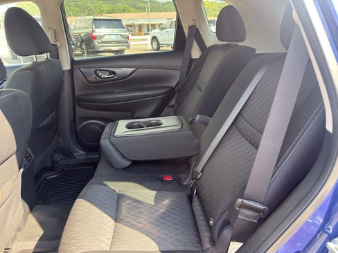 Used 2020 Nissan Rogue SV FWD image 12