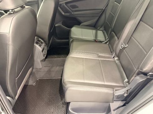 Used 2018 Volkswagen Tiguan SE w/ Panoramic Sunroof Package AWD/4WD image 23